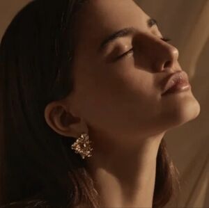 SAKS Amber Sceats Reese Earrings Rich 24k GP Gold Nugget New Retail $229 1 2